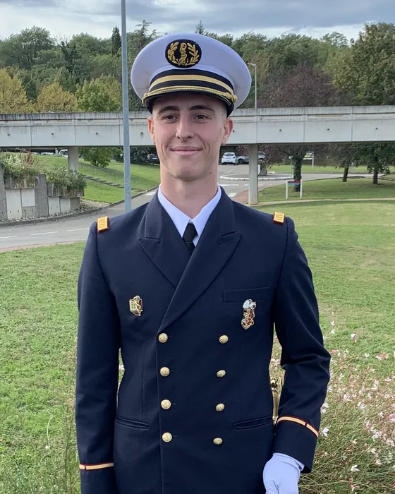Maxence en grande tenue d'élève de l'École de Santé des Armées